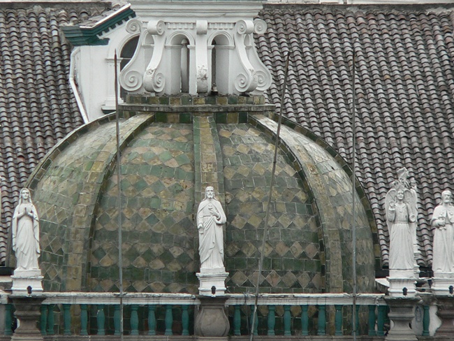 ../../Pictures/050210/103 Quito.JPG